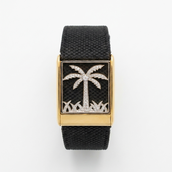 Whoop Case Palm Tree Stone Studded Frame Enhance The Presence In Style
