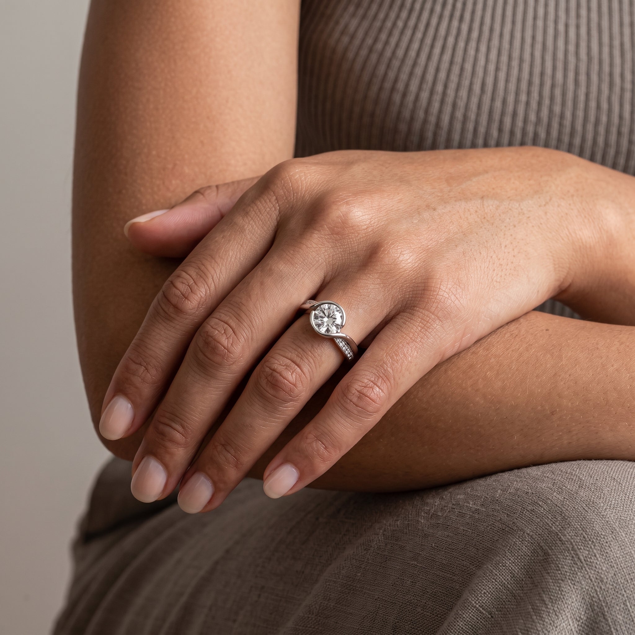 White Metal Round Moissanite Engagement Ring with Twisted Band