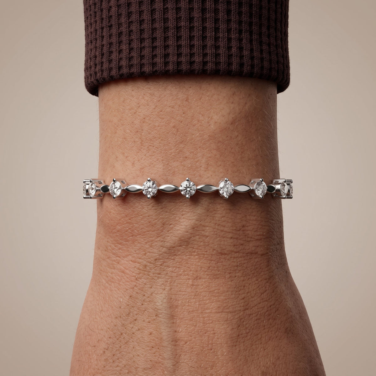White Metal Round Moissanite Bracelet