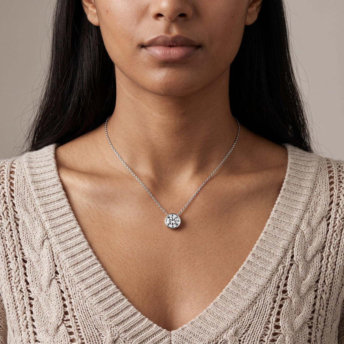 White Metal Round Pendant Necklace