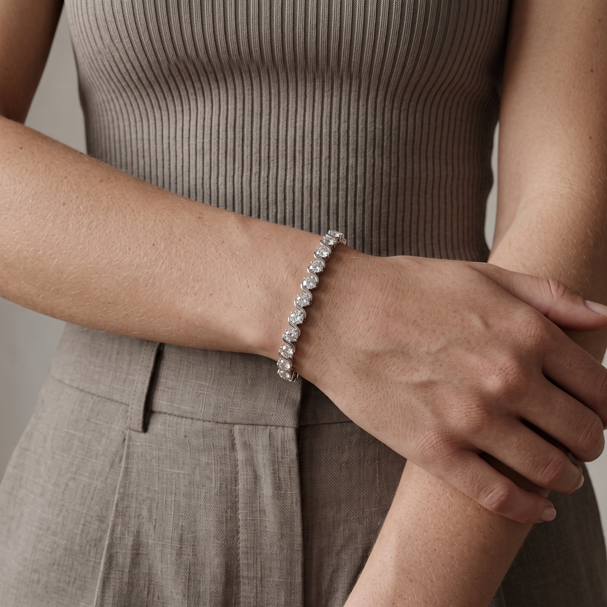 White Metal Round Moissanite Tennis Bracelet