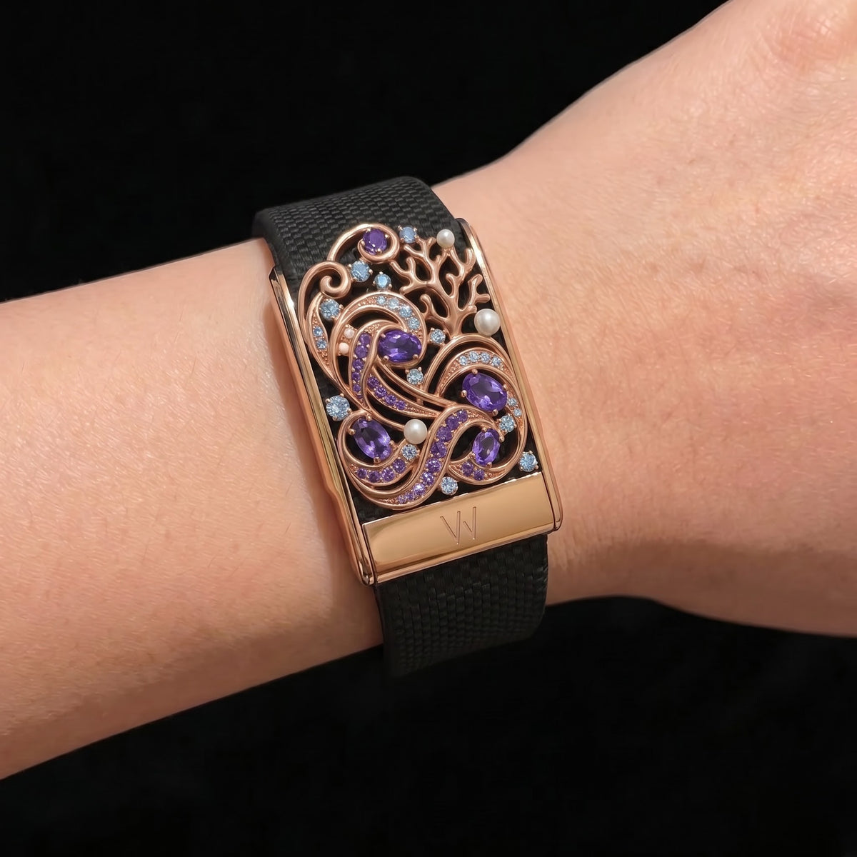 Sapphire Swirl Paisley Diamond WHOOP 5.0 case set with moissanite – front view – Zius Jewels